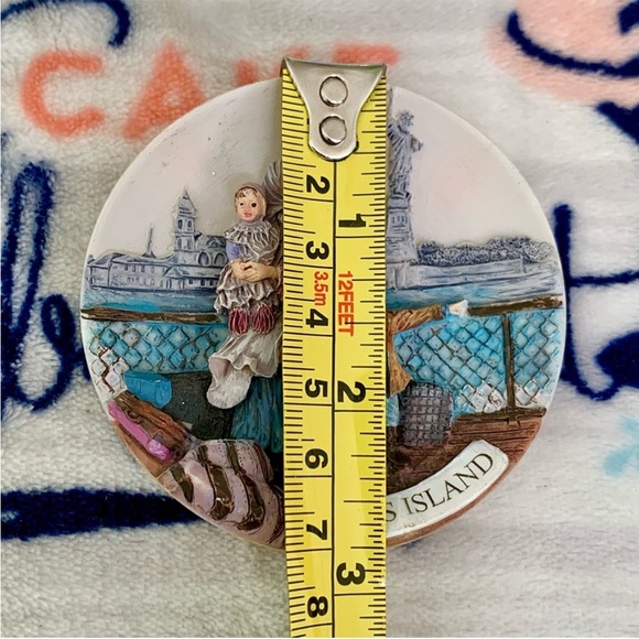 Vintage 3D Ellis Island Ceramic Family Travelers Decor Accent Display - Picture 5 of 6